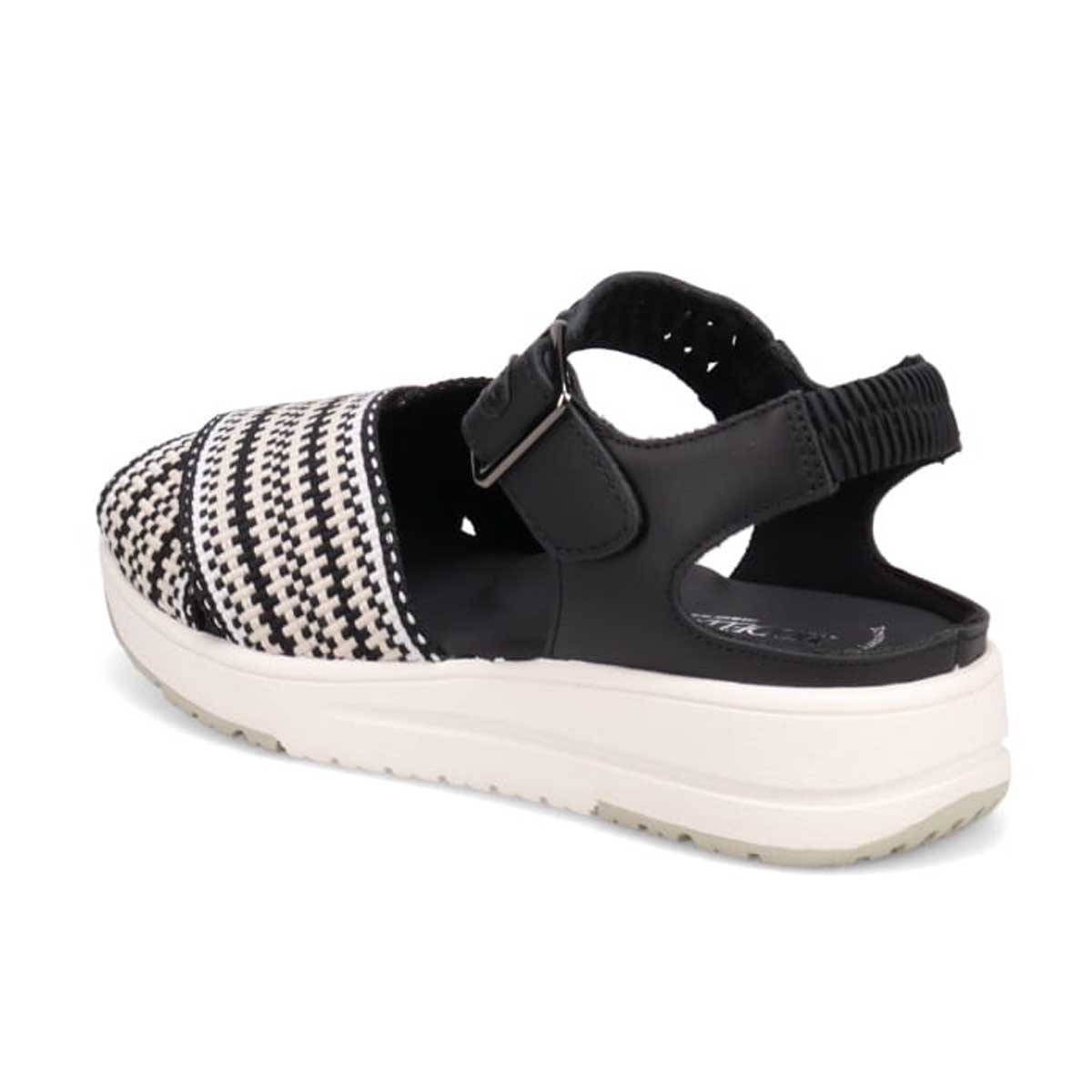 モデロ MODELLO 「リカバリーインソール」搭載で指圧効果により血行を115％促進。Recoveryクロスベルトプラットフォームサンダル　DML6064R BLACK/C 23