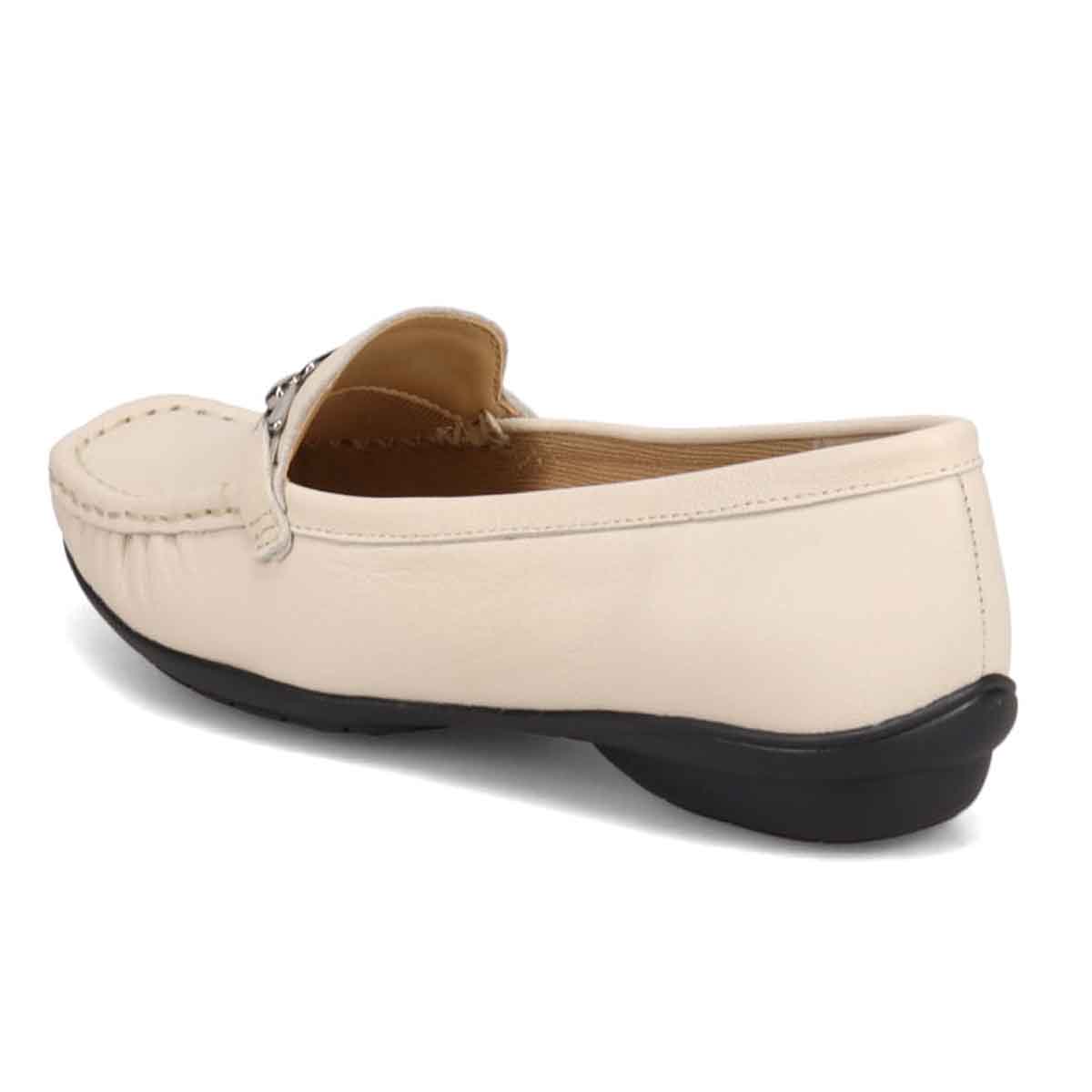 HIROKO KOSHINO 足入れの良いスクエアトウ・モカデザイン カジュアルシューズ HKL7500 IVORY 23