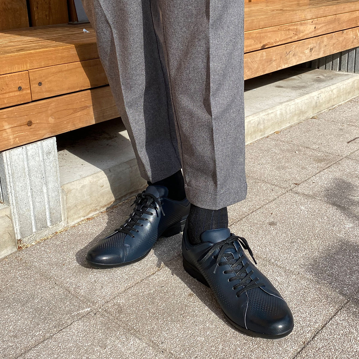 蒸れにくい クールビズスタイルの新提案 カジュアルレザーメッシュスニーカー Mwz0023 25 0 Navy メンズ Madras マドラス 公式