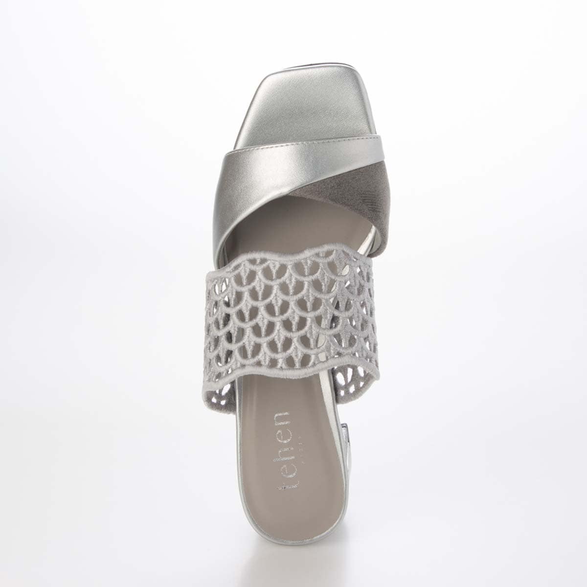 テーン tehen 大人の抜け感を演出する編み込みデザイン。歩きやすさと品格を兼ね備えた5cmヒール。ミュールサンダル　TN6711 SILVER 23.0