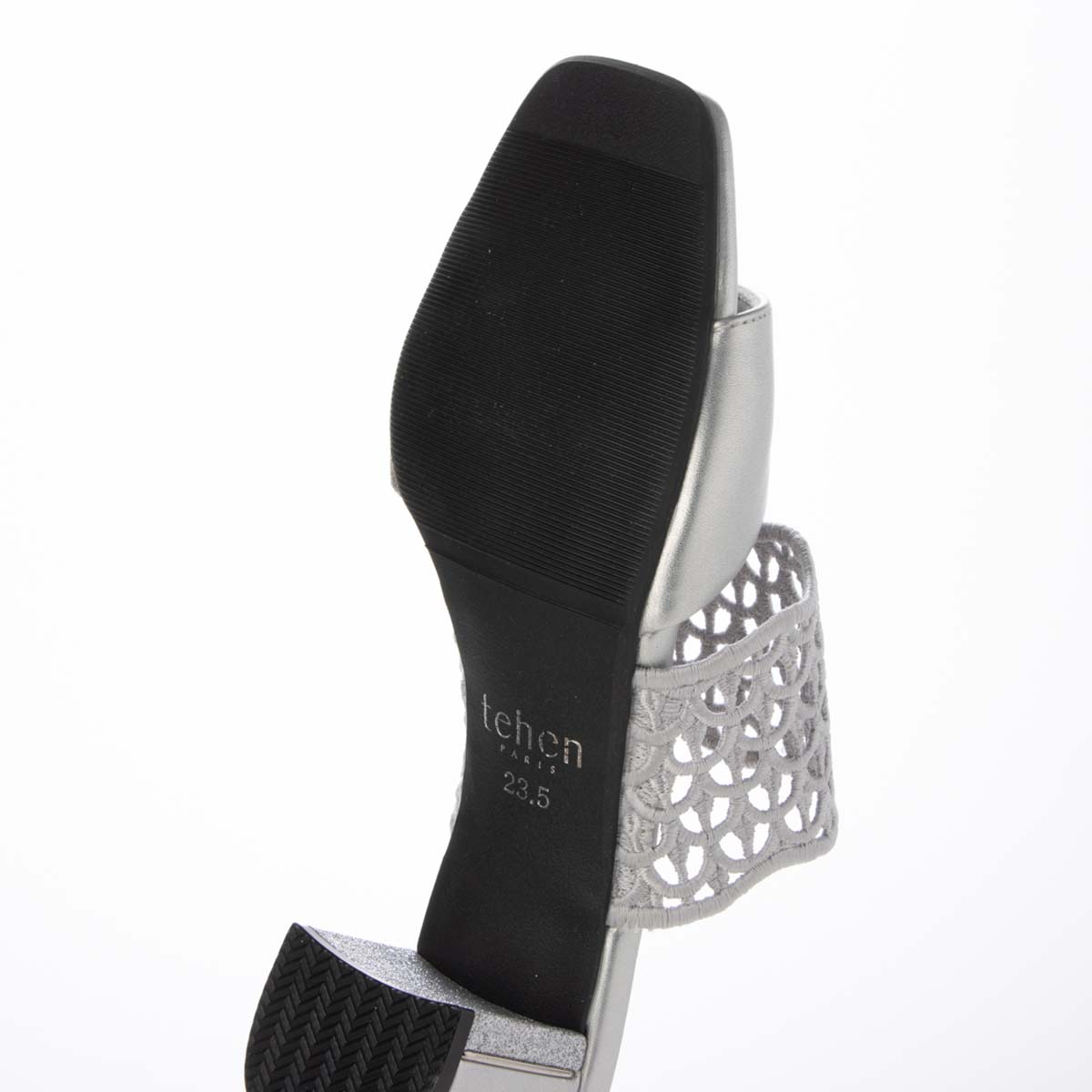 テーン tehen 大人の抜け感を演出する編み込みデザイン。歩きやすさと品格を兼ね備えた5cmヒール。ミュールサンダル　TN6711 SILVER 23.0