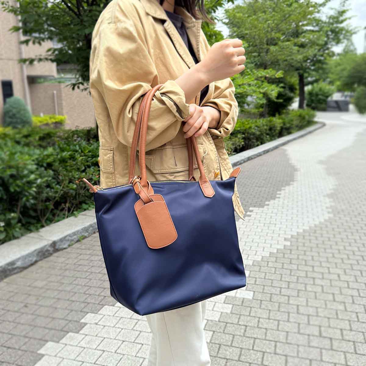モデロ MODELLO　【王道キレイめ】高機能デイリーナイロントートバッグ　DMLB400 NAVY FREE