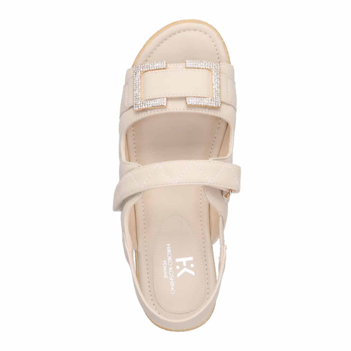 HIROKO KOSHINO FEMME モードなキルティングと輝くバックル。歩きやすさを兼ね備えたフットベッドサンダル　HRL6001 IVORY M　(23.0～23.5)