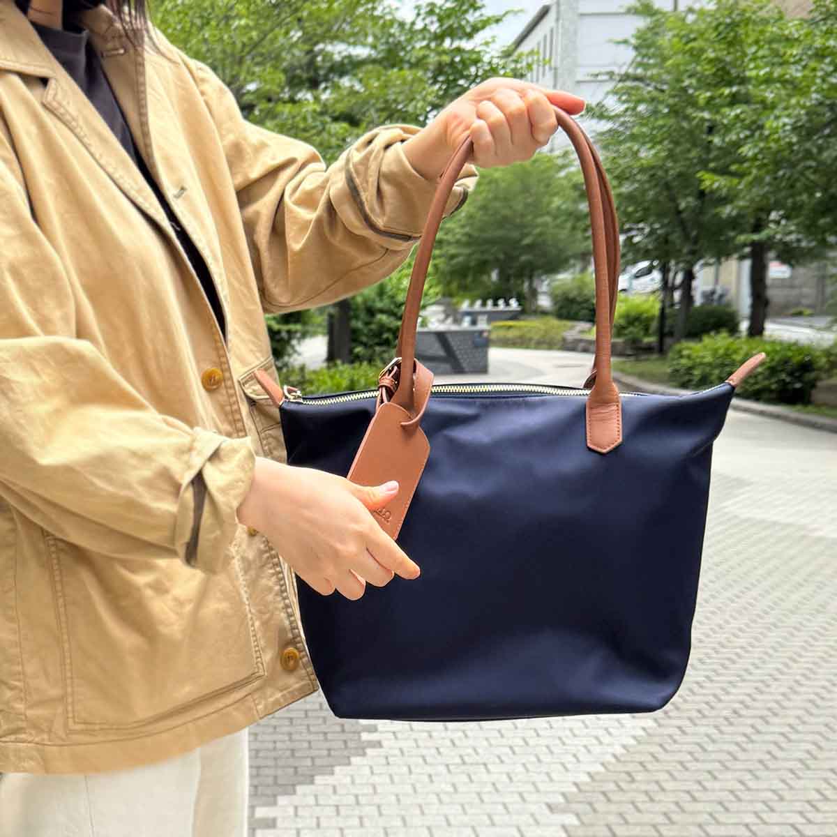 モデロ MODELLO　【王道キレイめ】高機能デイリーナイロントートバッグ　DMLB400 NAVY FREE