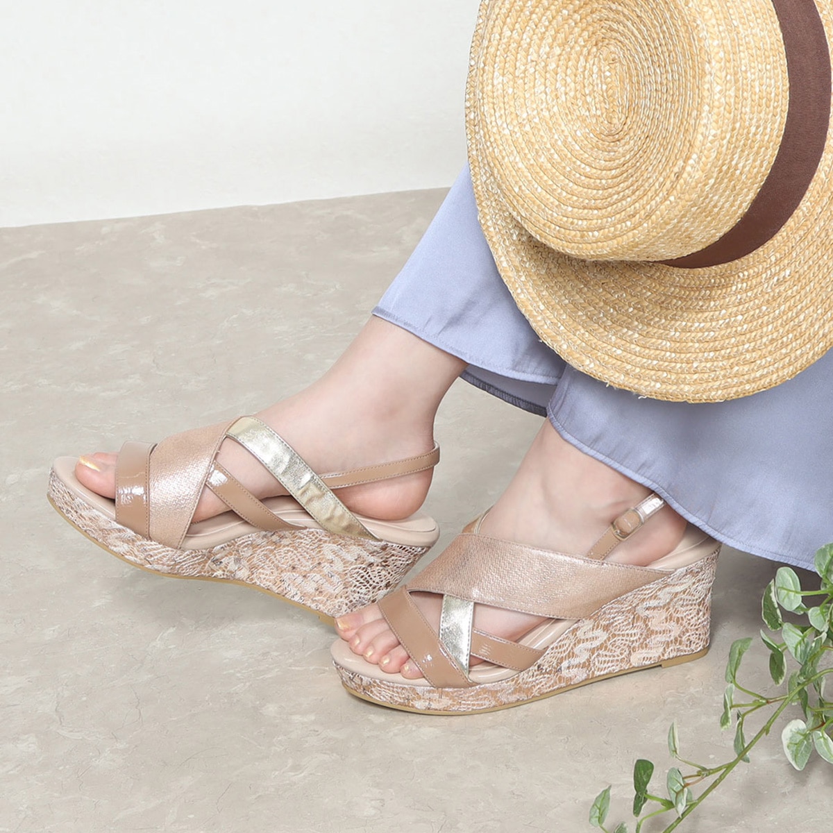 テーン Tehen 透かし模様コルクヒールのコンビクロスベルトサンダル Tn1770 23 0 Beige C ウィメンズ Madras マドラス 公式