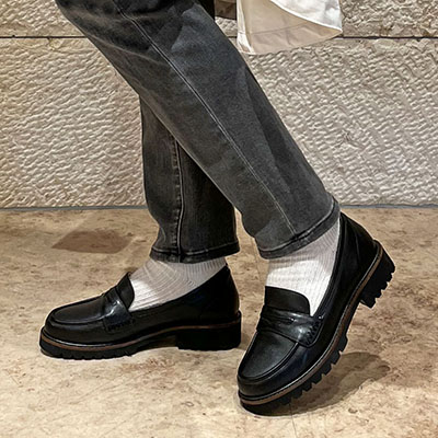 モデロ MODELLO 大人気の厚底ローファーシューズ  DML1910