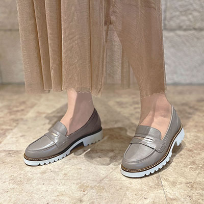 モデロ MODELLO 大人気の厚底ローファーシューズ  DML1910