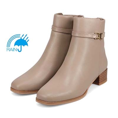 HIROKO KOSHINO 上質な羊革と足首の金具で高級感UP　ショートブーツ　HKL8006