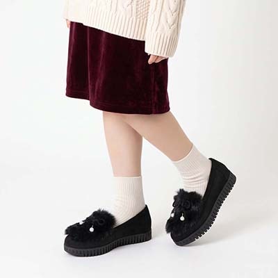 HIROKO KOSHINO FEMME フェイクファーとラインストーンボールが大人可愛いモカシン HRL2033