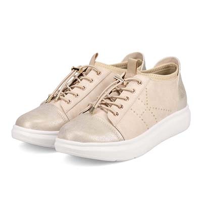 HIROKO KOSHINO FEMME 大人の遊び心と上品さを纏う、HKロゴスタッズスニーカー　HRL5008