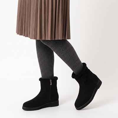 HIROKO KOSHINO FEMME ライニングがフェイクファーの温かいムートン風ブーツ HRL5015
