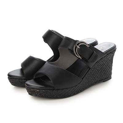 テーン tehen 旬の素材感とメタルパーツが織りなす、洗練された大人のリゾートスタイル。ウェッジ ミュールサンダル　TN1809