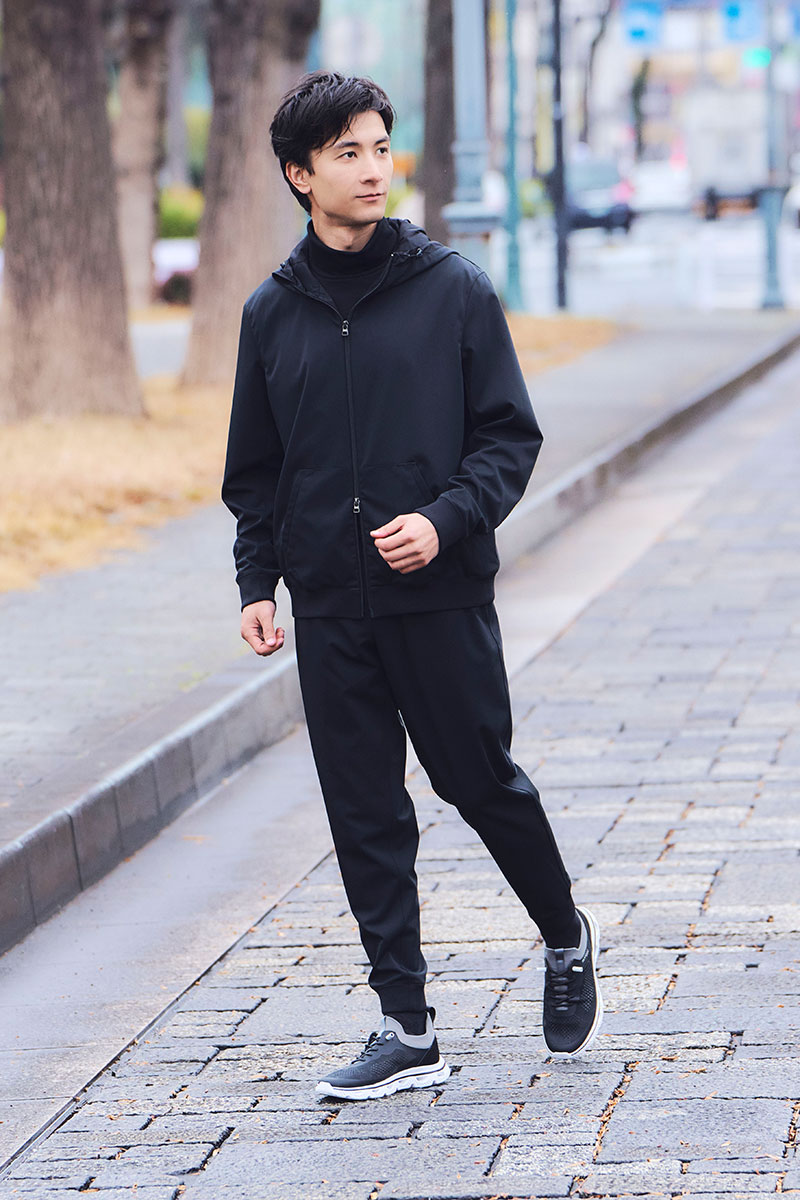 黒のリラックスコーデ